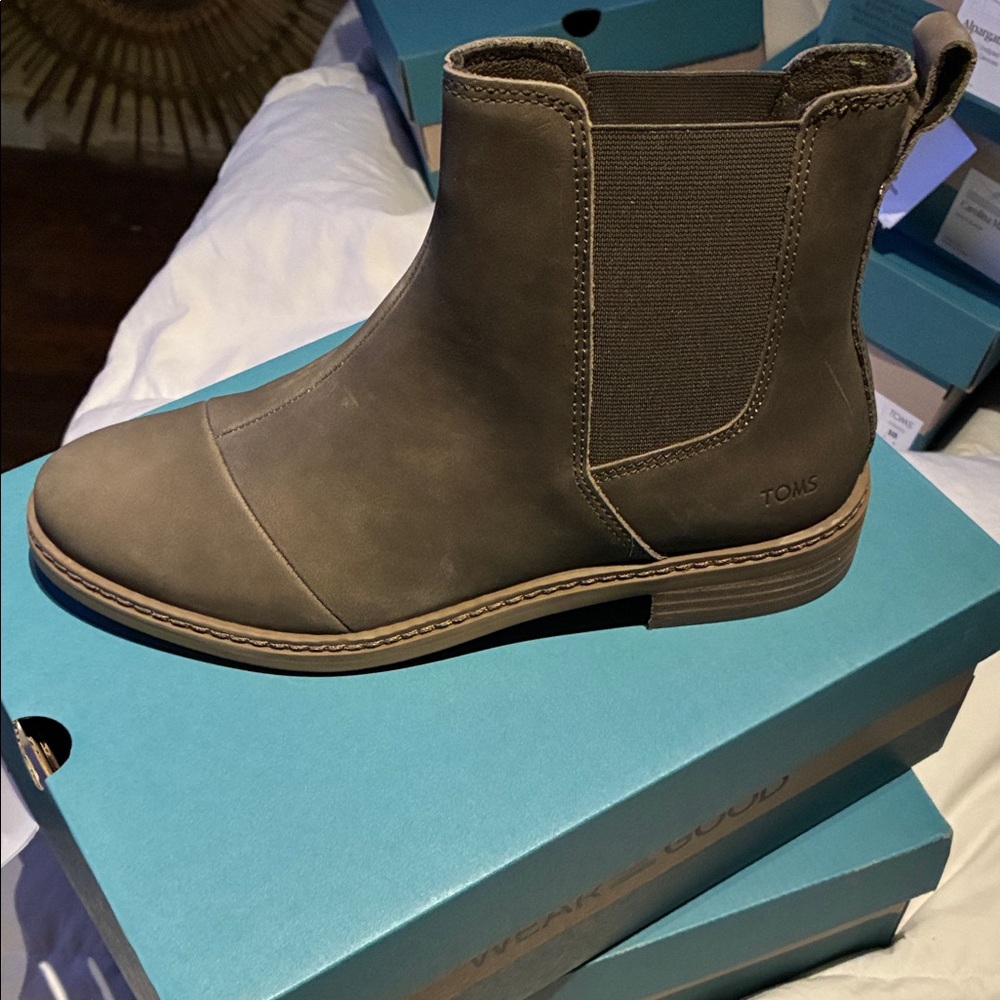 TOMS Canteen Nubuck Leather Boots